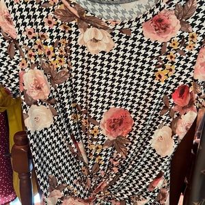 Preloved Tops a beautiful flower print